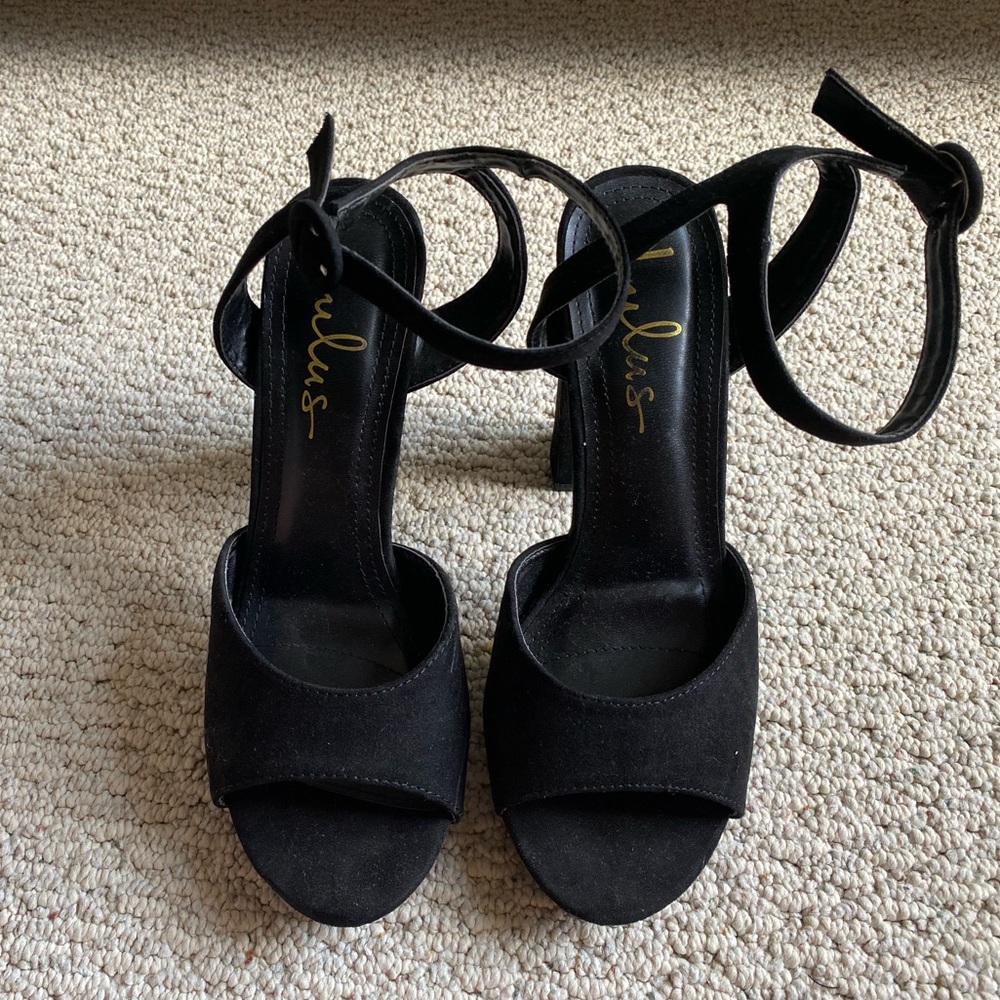 lulu’s black heels